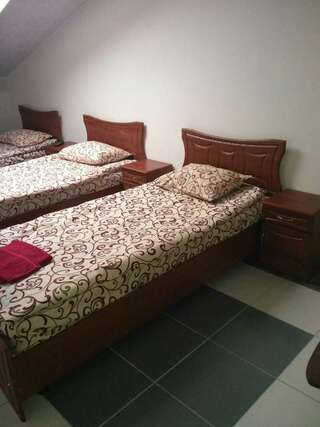 Хостелы Hostel Vitan Львов Трехместный номер с душем-5