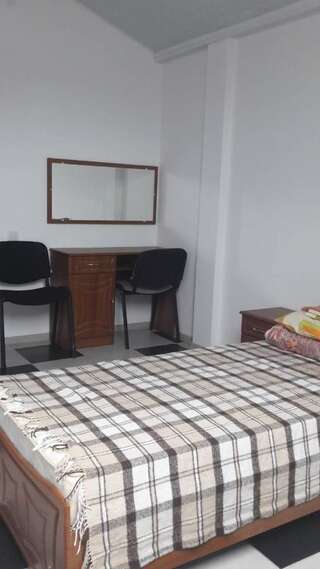 Хостелы Hostel Vitan Львов Двухместный номер эконом-класса с 2 отдельными кроватями-4