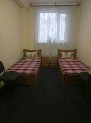 Хостелы Hostel Vitan Львов Двухместный номер эконом-класса с 2 отдельными кроватями-5