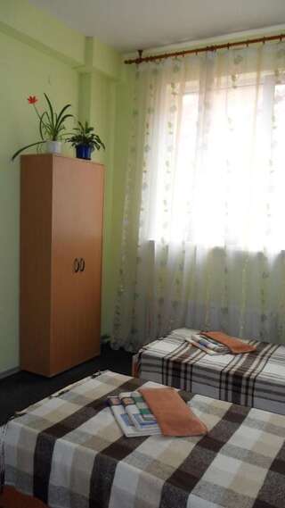 Хостелы Hostel Vitan Львов Трехместный номер эконом-класса-1