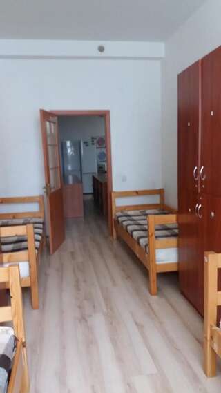 Хостелы Hostel Vitan Львов Односпальная кровать в общем номере с 4 кроватями-3