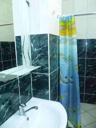 Хостелы Hostel Vitan Львов Улучшенный трехместный номер-4