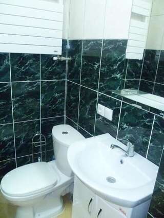 Хостелы Hostel Vitan Львов Улучшенный трехместный номер-5
