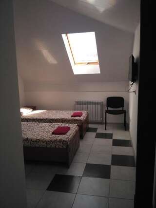 Хостелы Hostel Vitan Львов Cемейный номер с собственной ванной комнатой-1
