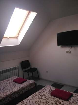 Хостелы Hostel Vitan Львов Cемейный номер с собственной ванной комнатой-9